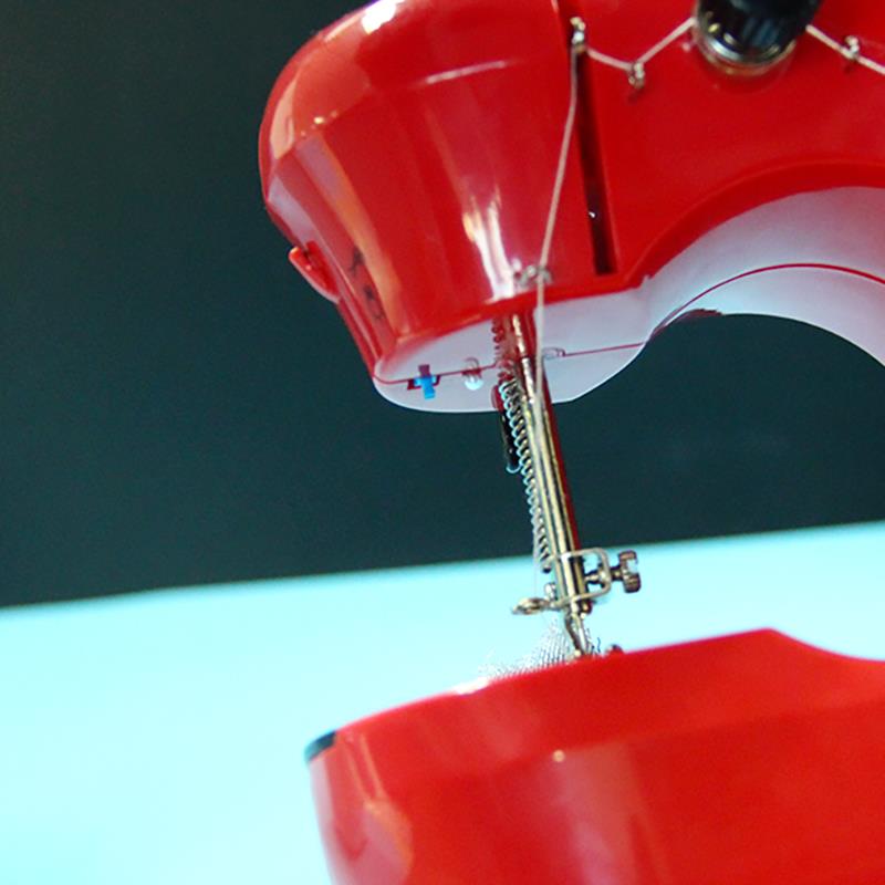 Focustar家用电动迷你缝纫机 小型台式缝纫机 满足日常缝纫锁边需求【胡天青】